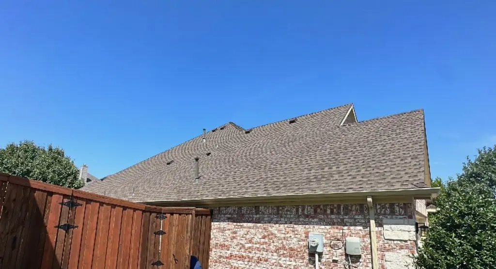 Completed roof replacement project in Cascades